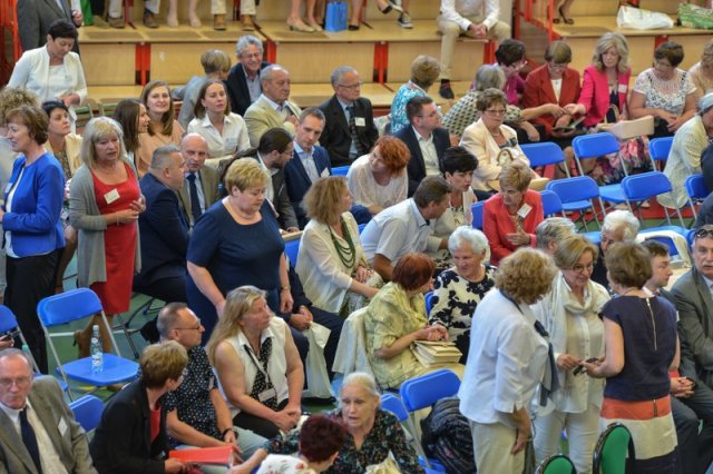 Przemarsz uczestników Jubileuszu Szkoły